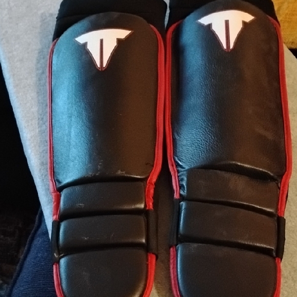 Black and Red Shin Guards - Picture 1 of 5